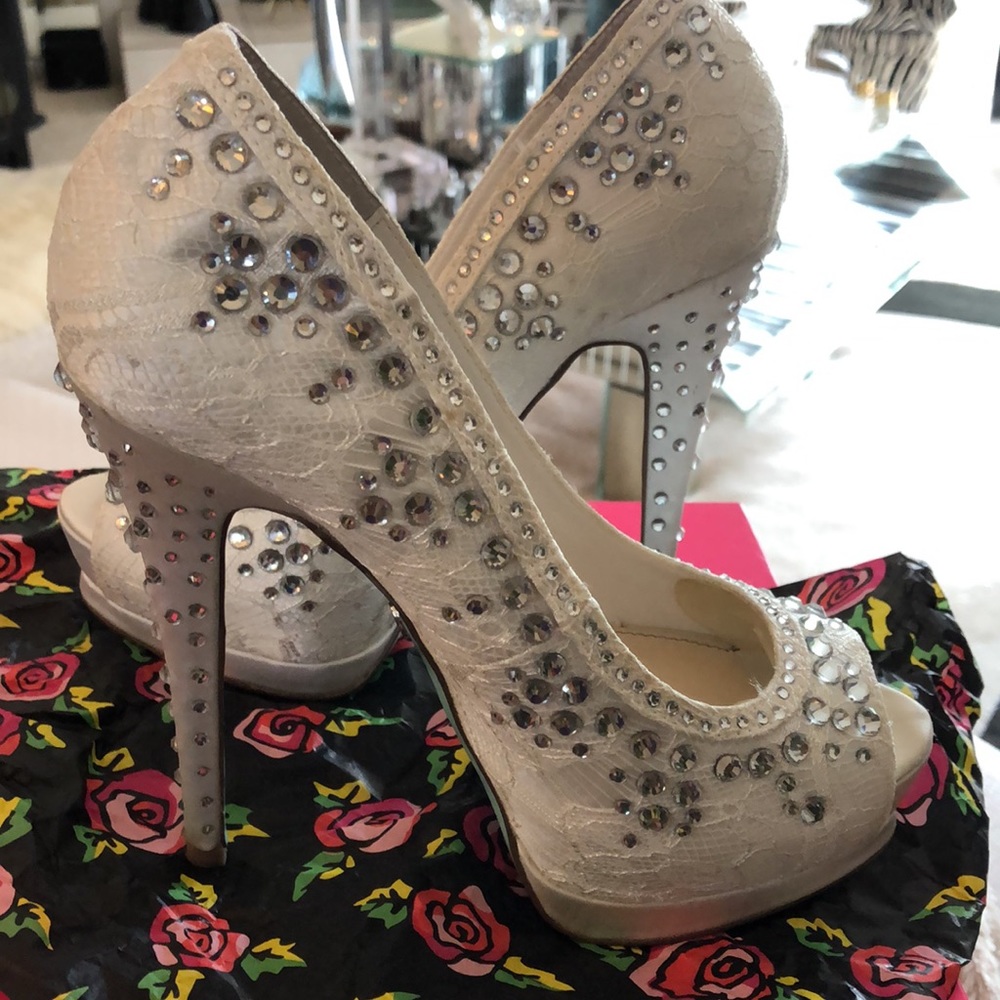Heels - Picture 3 of 4